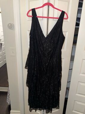 Sleeveless Black Lace Midi Dress with V-Neck